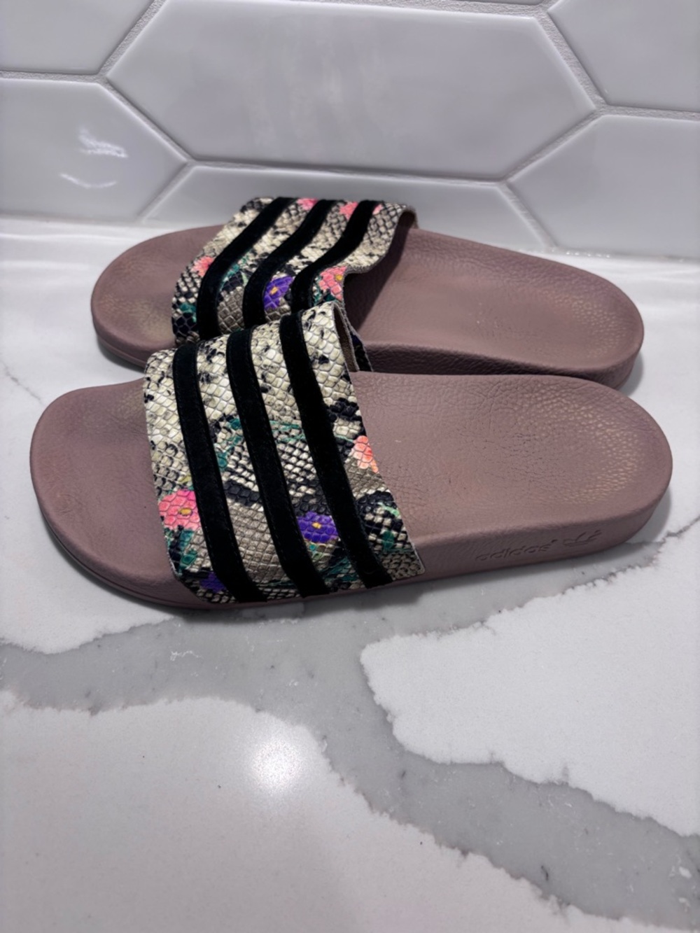 Adidas adilette slides - Picture 2 of 7